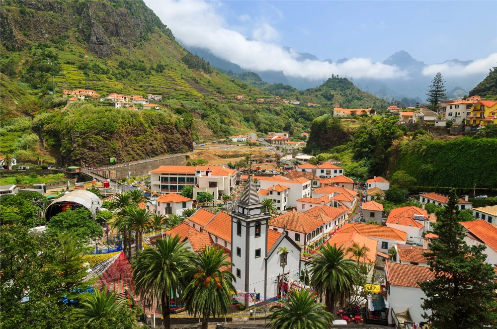 MADEIRA Exotický ráj a alpské scenérie v pohodovém tempu
